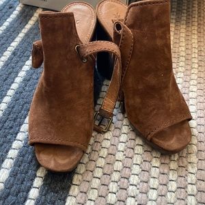 Karissa Shield Sling